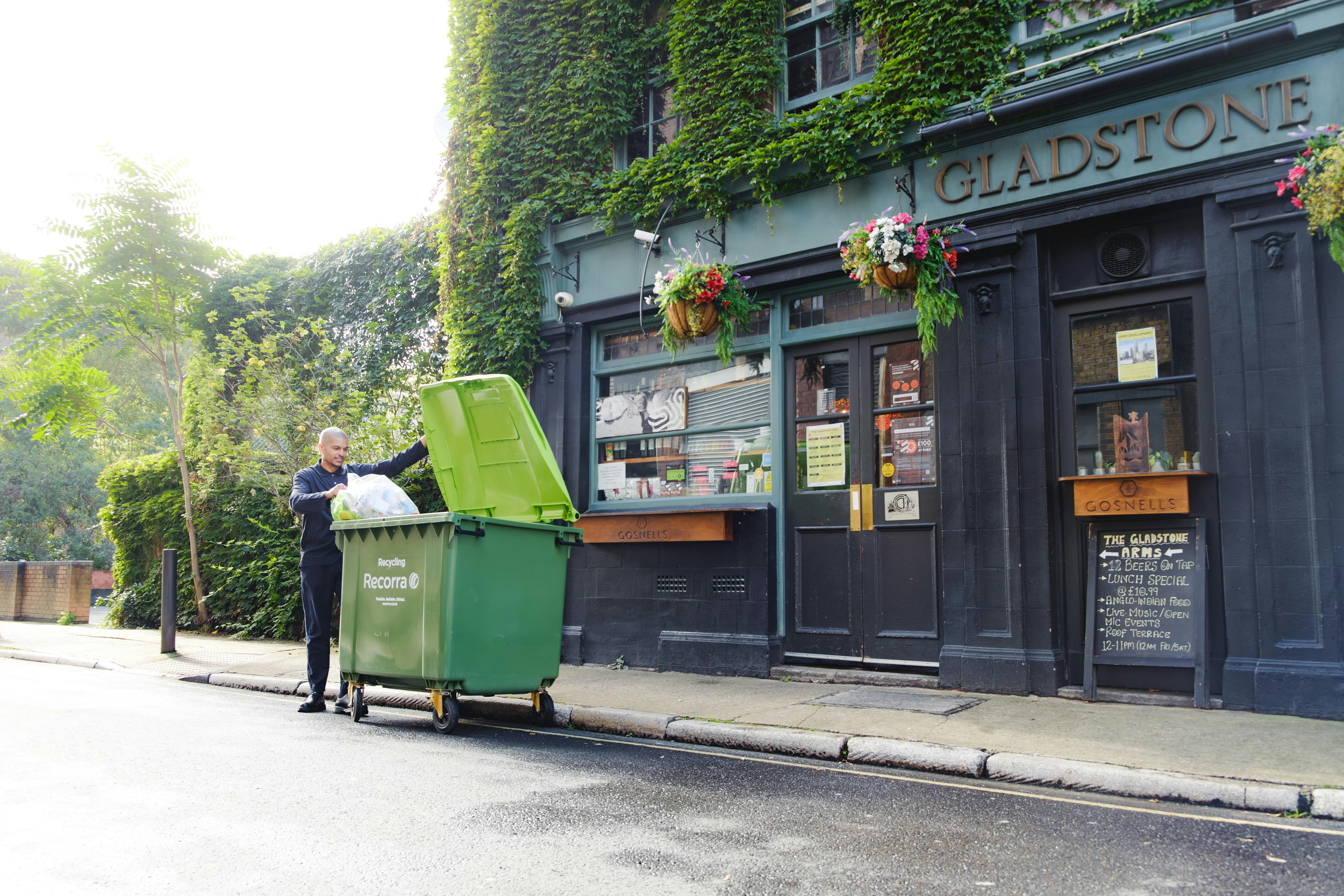 Gladstone Pub Wheeled Bin