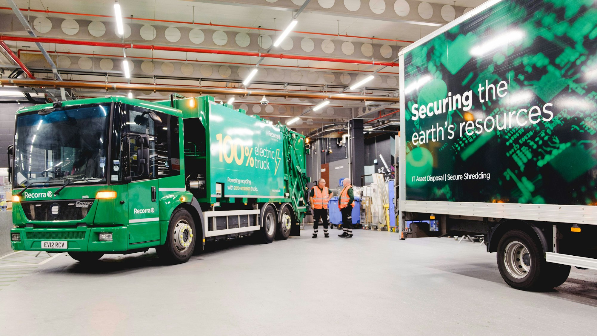 Recorra RCV & Box Vehicle collecting mixed recycling in City of London.
