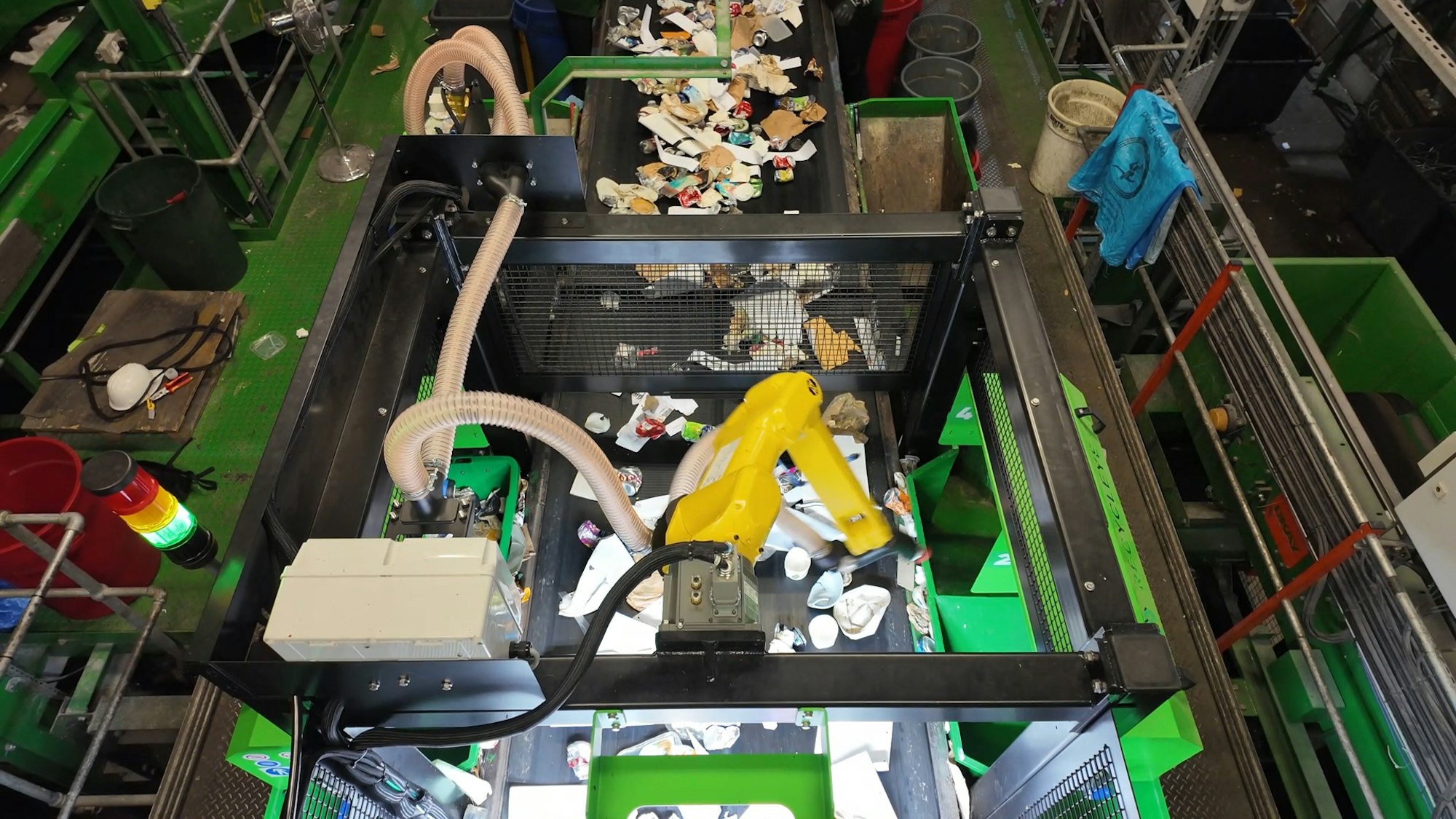 recorra commercial AI sorting arm at work