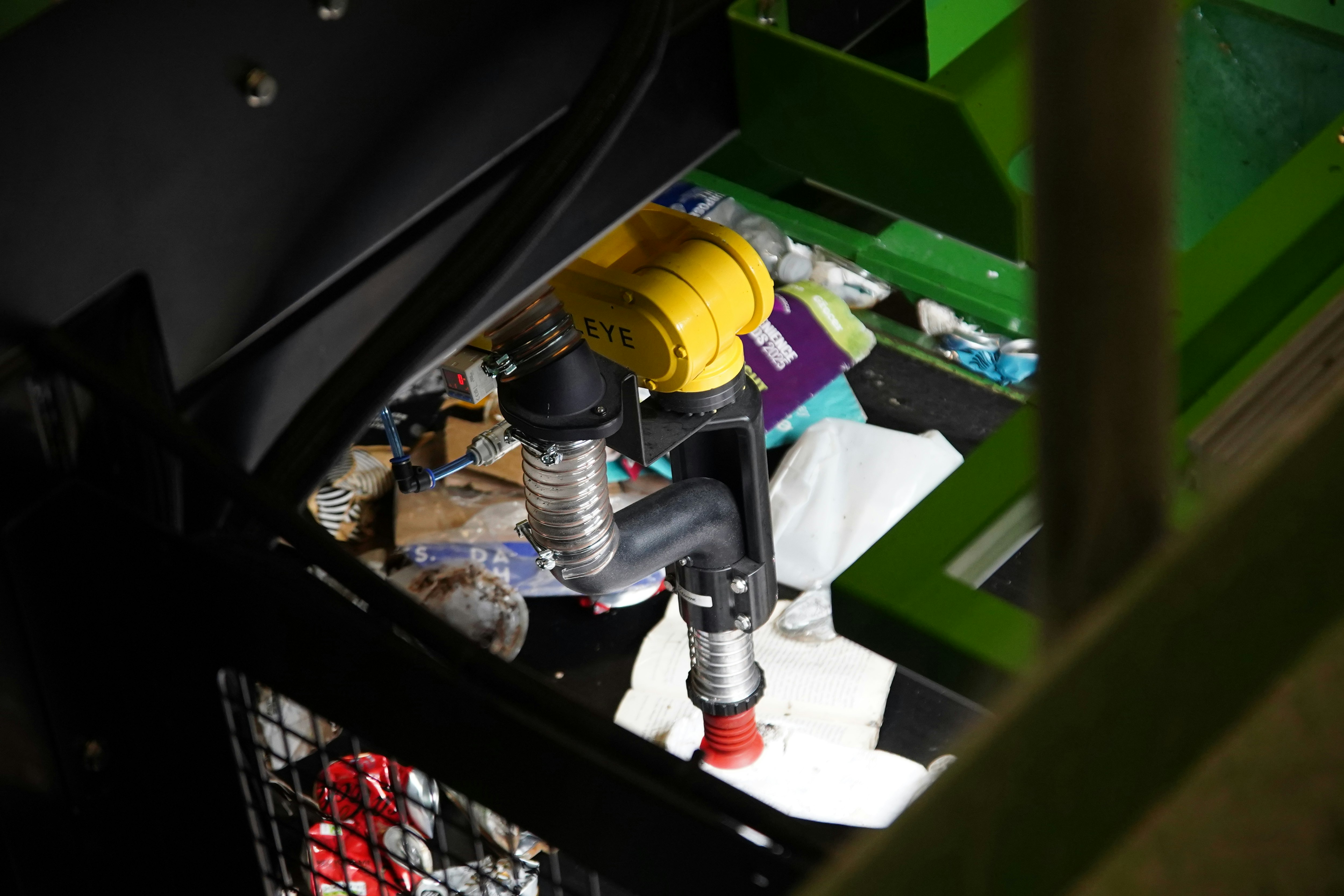 Recorra ai powered sorting arm