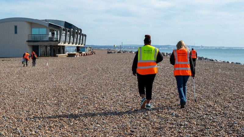 Recorra engagement with client at a beach clean in the South East.